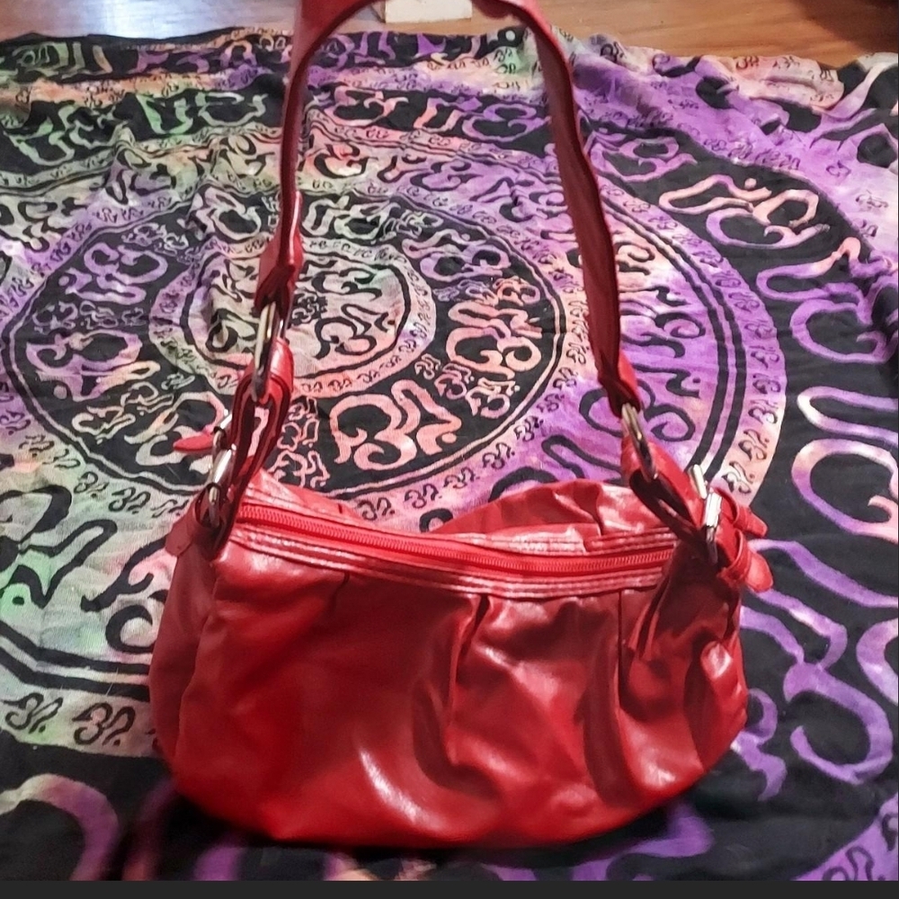 Elegant Red Leather Shoulder Bag